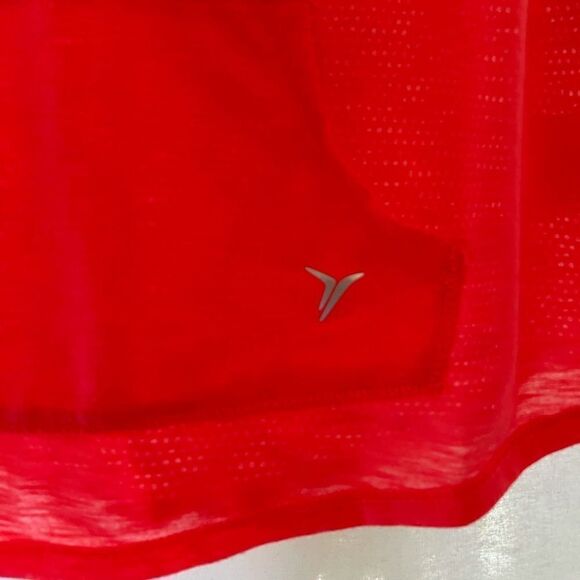 Old navy active Top - Picture 2 of 10